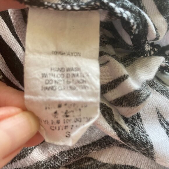 Vous Couture black and white zebra print sleeveless stretchy layered top small - Picture 7 of 7